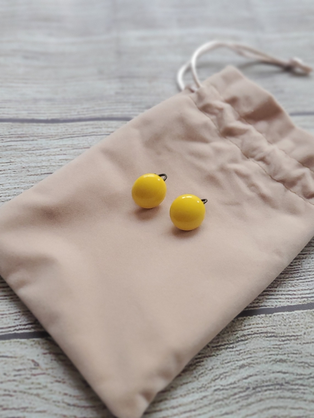 5/$20🌟Vintage Bright Yellow Clip-On Earrings